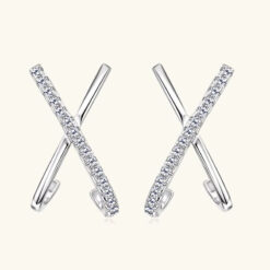 18k weißvergoldete Doppel-J-Moissanit-Diamant-Ohrstecker aus Sterlingsilber | D-Carats.