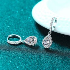 Prachtige sterling zilveren moissanite oorbellen | D-Carats.