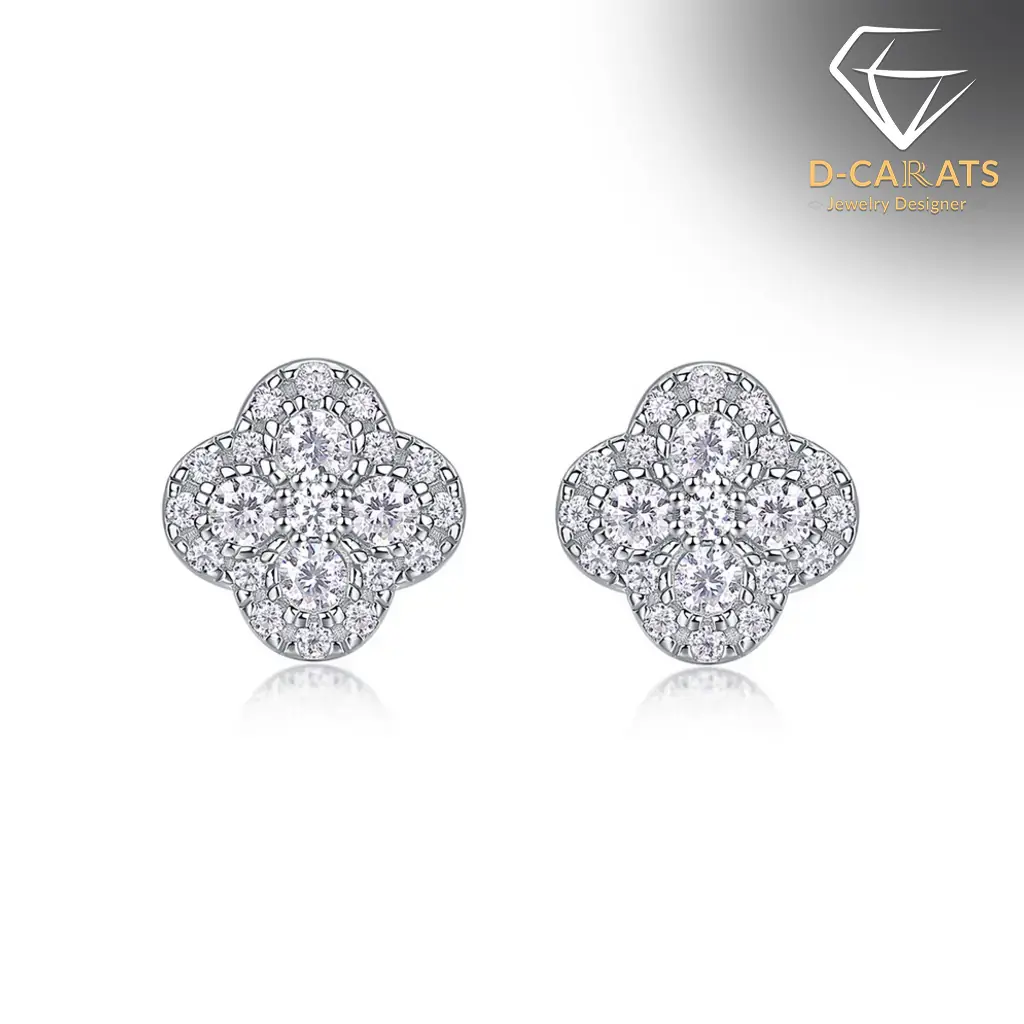 Clover earrings in platinum-plated 925 silver with moissanite 13 Close-up of shimmering moissanite stones set in platinum-plated silver earrings clover with a four-leaf symmetrical design