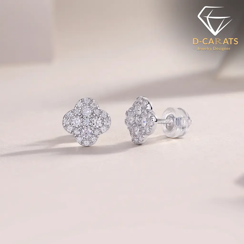 Clover earrings in platinum-plated 925 silver with moissanite 9 Side view of platinum-plated silver earrings clover featuring shimmering moissanite stones in a four-leaf floral design