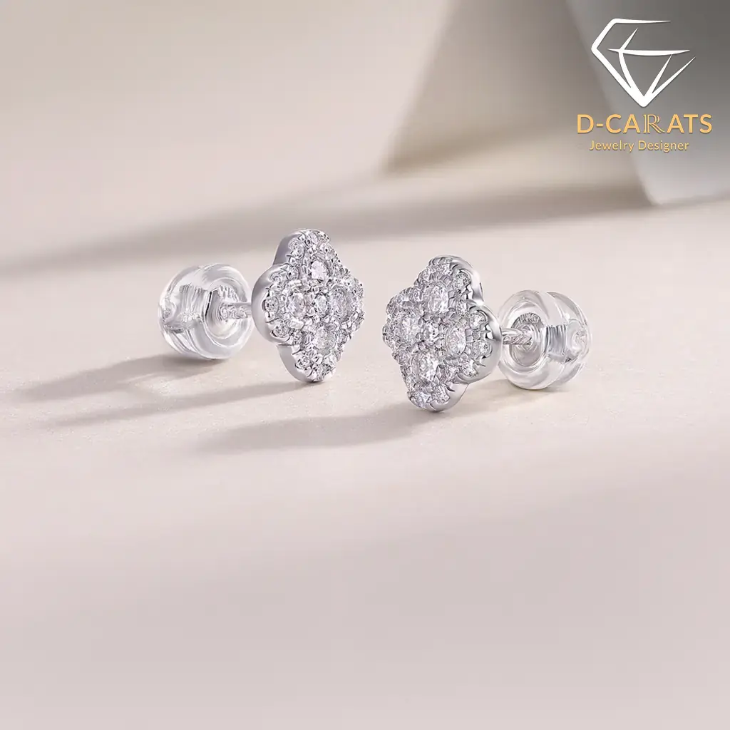 Clover earrings in platinum-plated 925 silver with moissanite 12 Close-up side view of platinum-plated silver earrings clover with sparkling moissanite stones and secure butterfly backs