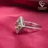Bague de demande en mariage en argent avec péridot vert - vue de profil | D-Carats