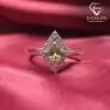 Bague de demande en mariage  Bague en argent et péridot vert  Vue de face | D-Carats