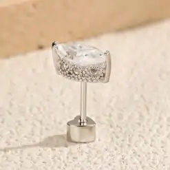 Vintage inspired cartilage earring with moissanite diamond in sterling silver | D-Carats.