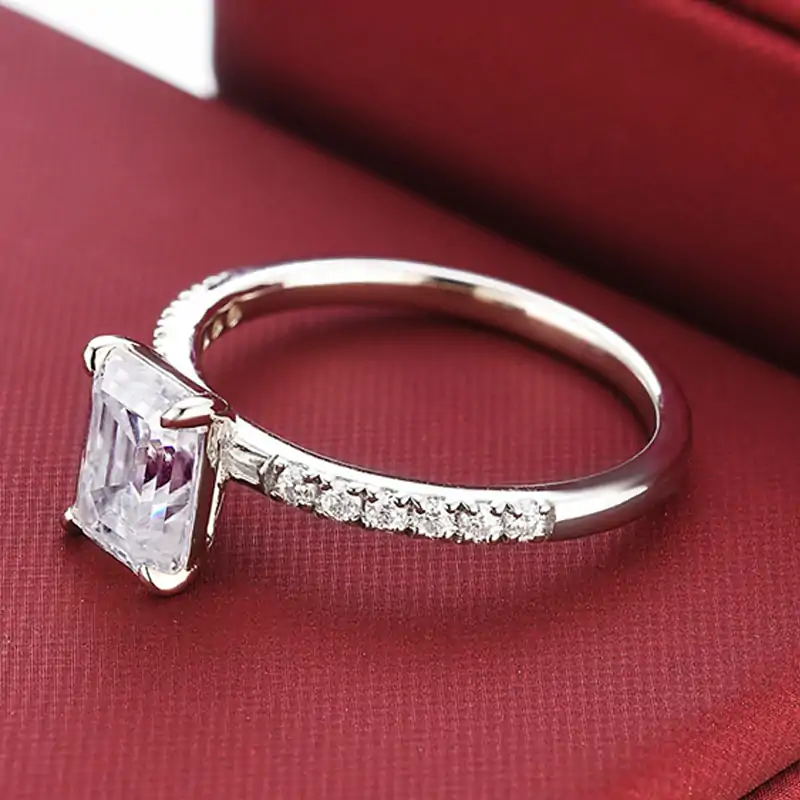 Bague de fiançailles en moissanite, taille émeraude. 5 Bague de fiançailles taille émeraude 2 carats en argent | D-Carats