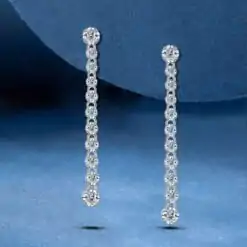 Sterling zilveren oorhangers met rondgeslepen moissaniet en platte achterkant | D-karaats.