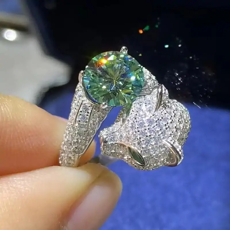 Anillo Panther de plata con moissanita verde. 14 Anillo de pantera con moissanita verde y plata de alta calidad | D-Carats
