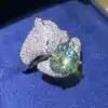 Anillo Panther de plata con moissanita verde. 24 Anillo de pantera con moissanita verde, plata resistente | D-Carats