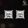 Pendientes de botón con diamante talla princesa. 1 Pendientes de botón de moissanita en plata hipoalergénica | D-Carats.