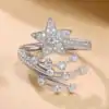 Schöner Sternring mit Moissanit-Diamant aus Silber.