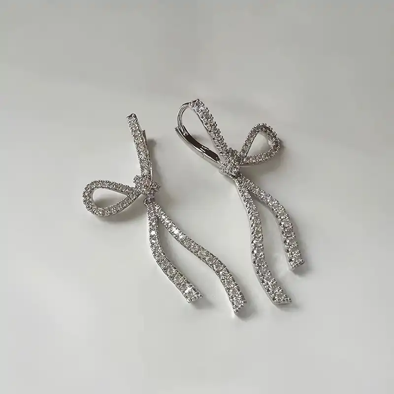 Boucles d'oreilles nœuds en moissanite diamant 7 L'accessoire idéal pour vos mariages, vos soirées ou votre élégance quotidienne | D-Carats.