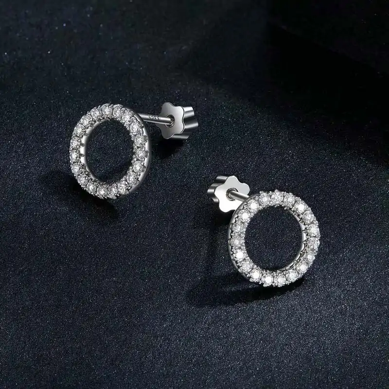 Pendientes de círculo con moissanita y plata 925 4 Pendientes circulares minimalistas elegantes de moissanita, joyería de plata 925 | D-Carats.