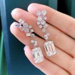 Hübsche Ohrringe aus Sterlingsilber mit Diamanten im Smaragdschliff | D-Carats.