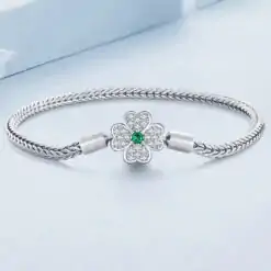 Bracelet porte-bonheur à trèfle à quatre feuilles en argent poli miroir | D-Carats.
