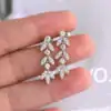 Boucles d'oreilles pendantes en argent et moissanite de haute qualité | D-carats.