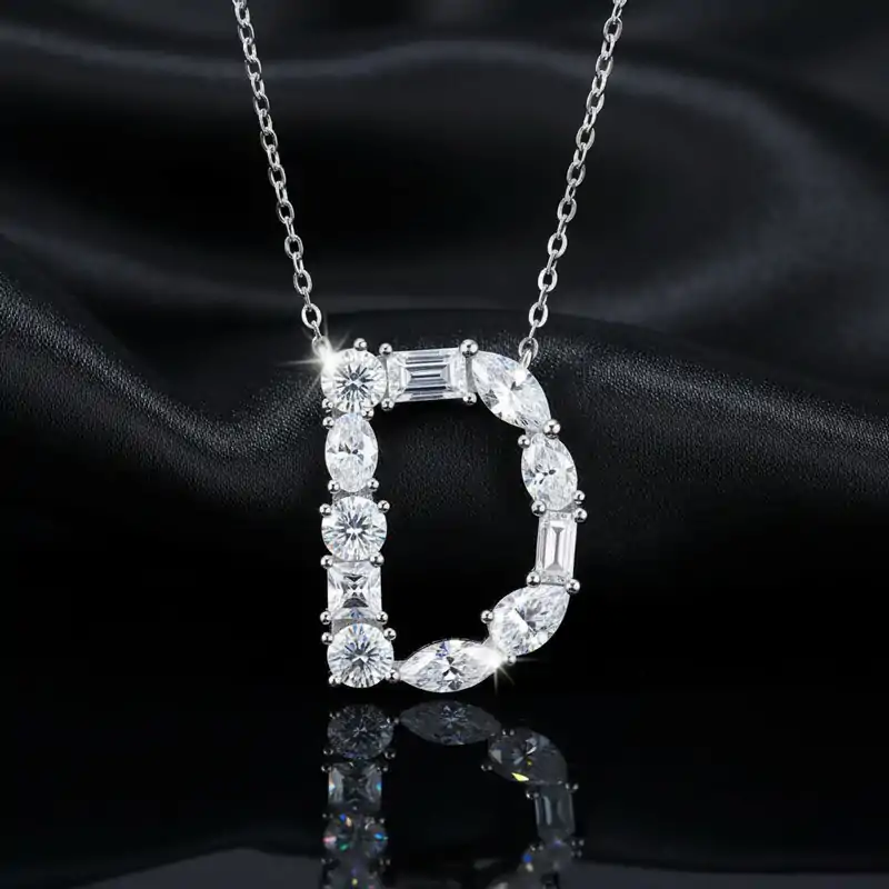 Collar inicial con diamante de plata. 8 Collar de moda con inicial de diamante de moissanita, letra D en plata de ley | D-Carats.