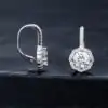 Pendientes de gancho de palanca de plata de ley con moissanita | D-Carats.