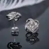 Pendientes nudo de amor con moissanita en plata chapada en oro blanco | D-Carats.