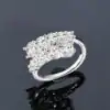 Anillo de plata con moissanita en racimo de corte redondo. 21 Anillo abierto ajustable de plata con moissanita y diamante | D-Carats.