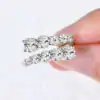 Anillo de plata con moissanita en racimo de corte redondo. 23 Anillo abierto de plata con moissanita y diamante de alta calidad | D-Carats.