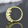 Anillo de plata con moissanita en racimo de corte redondo. 19 Anillo abierto de plata de ley con moissanita y diamante, relleno de oro amarillo | D-Carats.