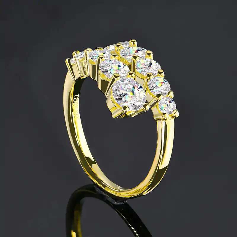 Anillo de plata con moissanita en racimo de corte redondo. 8 Anillo abierto de plata de primera calidad con moissanita y diamante | D-Carats.