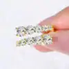Anillo de plata con moissanita en racimo de corte redondo. 22 Anillo abierto de plata de ley con moissanita y diamante de aspecto costoso | D-Carats.