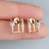 Pendientes de aro pequeños en forma de C de plata con baño de oro y moissanita | D-Carats.