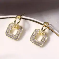 Yellow gold-plated sterling silver square drop earrings | D-Carats.