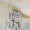 Precio económico de aros cuadrados de plata con moissanita | D-Carats.