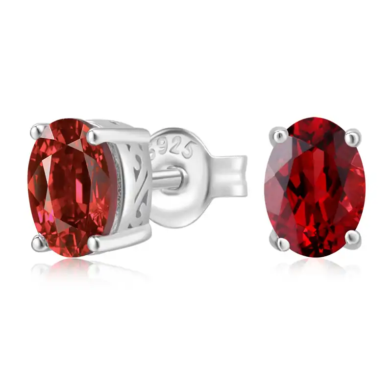 Pendientes de botón de plata con granate natural en forma ovalada. 9 Pendientes de botón con piedra natural de granate en forma ovalada minimalista en plata | D-Carats.