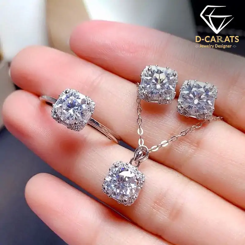 Schmuckset Ohrringe, Halskette und Ring für Damen mit Moissanit. 3 Hochwertige Damenohrringe, Halskette und Ring mit Moissanit-Diamant in Silber | D-Carats.