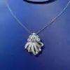 Collier avec pendentif fleur en saphir blanc 15 Collier avec pendentif en saphir blanc et argent durable | D-Carats