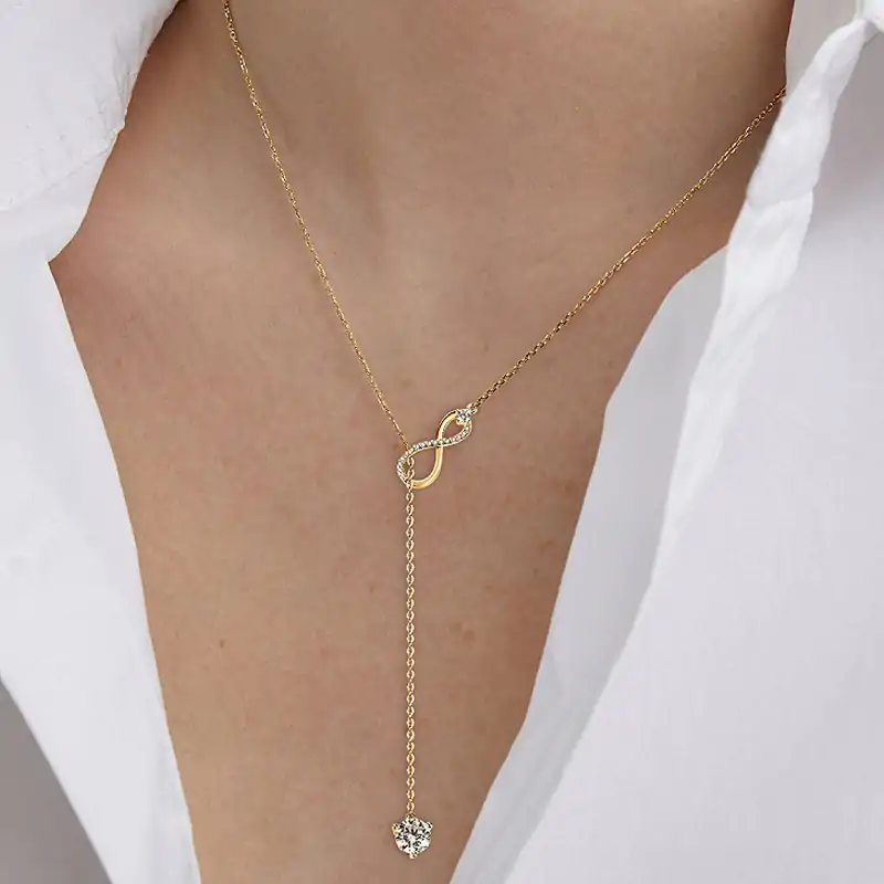 Infinity-Lariat-Anhänger in Gold. 7 Erschwingliche Silber Moissanit Lariat Halskette mit Unendlichkeitsdesign | D-Carats.