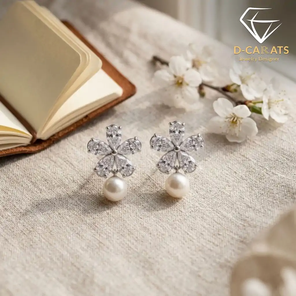 Pendientes colgantes de perla y plata con flor de circón 6 Par de pendientes colgantes de perla de plata con apliques de flores de circón sobre una tela de lino neutra con flores blancas